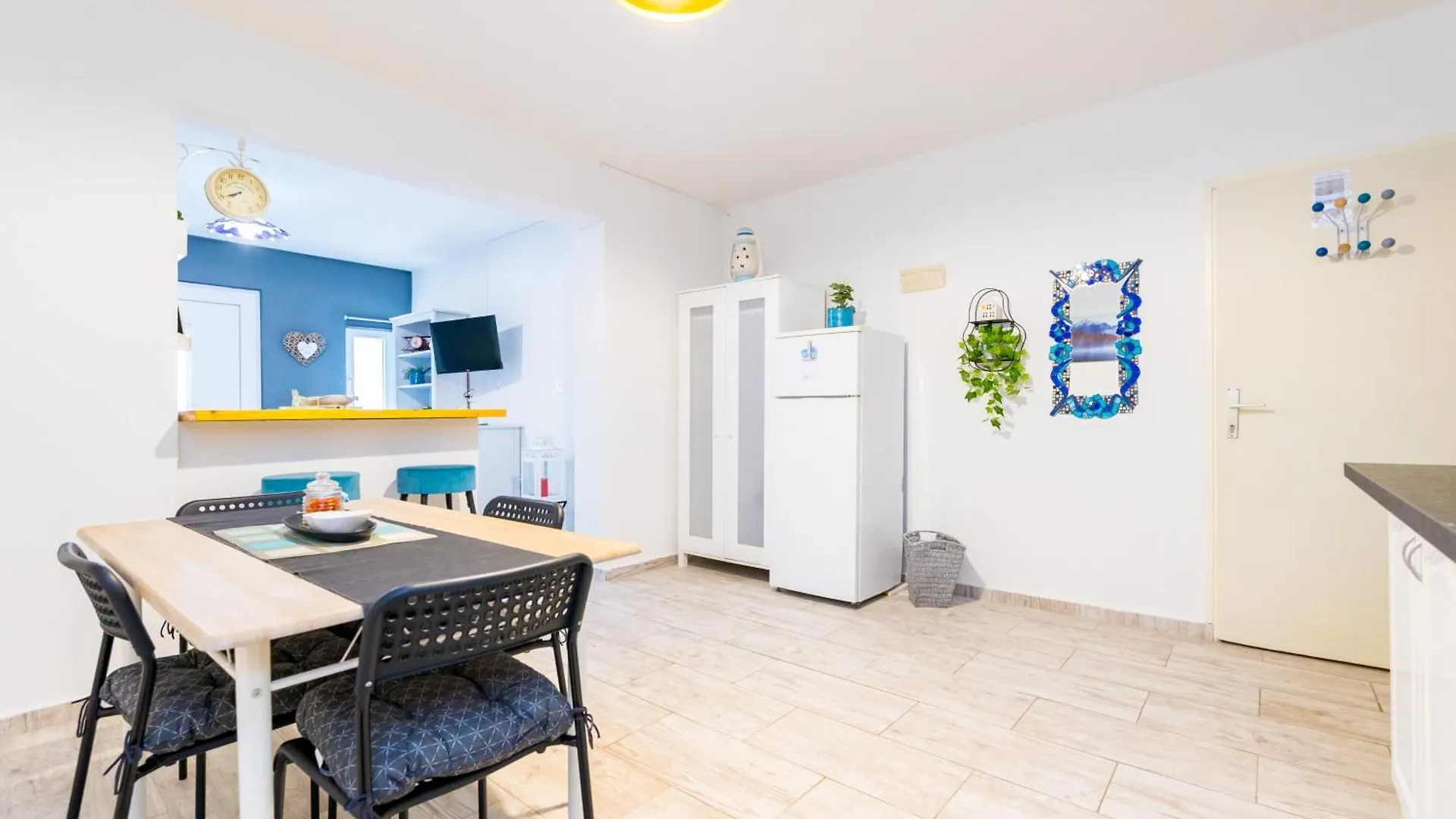 Apartments With A Parking Space Baska, Krk - 19490 Baska (Krk)